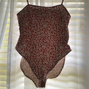 BRAND NEW FLORAL BODYSUIT
